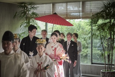 長良川清流ホテル/ナガラガワセイリュウホテル:写真4:「長良天神」の宮司と巫女が式を執り行う。