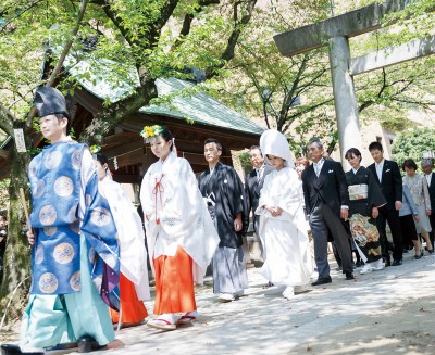 先輩花嫁ハッピーレビュー 奥ゆかしい日本の伝統美 憧れの 白無垢 で神前式 愛知 岐阜の結婚式 披露宴 二次会 ドレスはブライダルサクラ 咲楽 口コミ満載